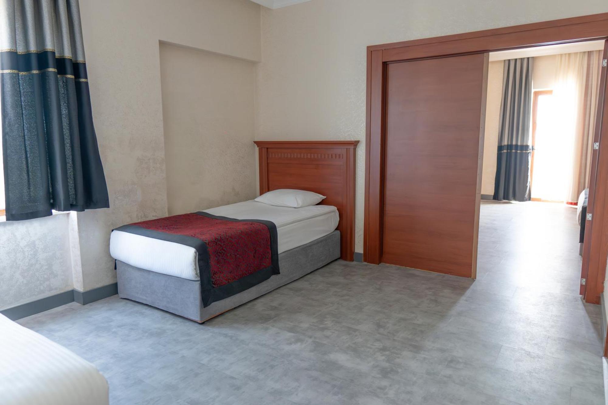 Hotel Casa Fora & 5*